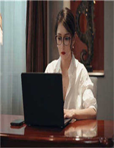《最年轻漂亮的女老板-国产AV国片偷人妻麻豆》