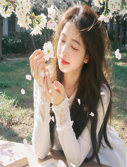 影院同步：《次元发电机》象征隐喻传统解析大师级的：符号意义与深层寓意探讨